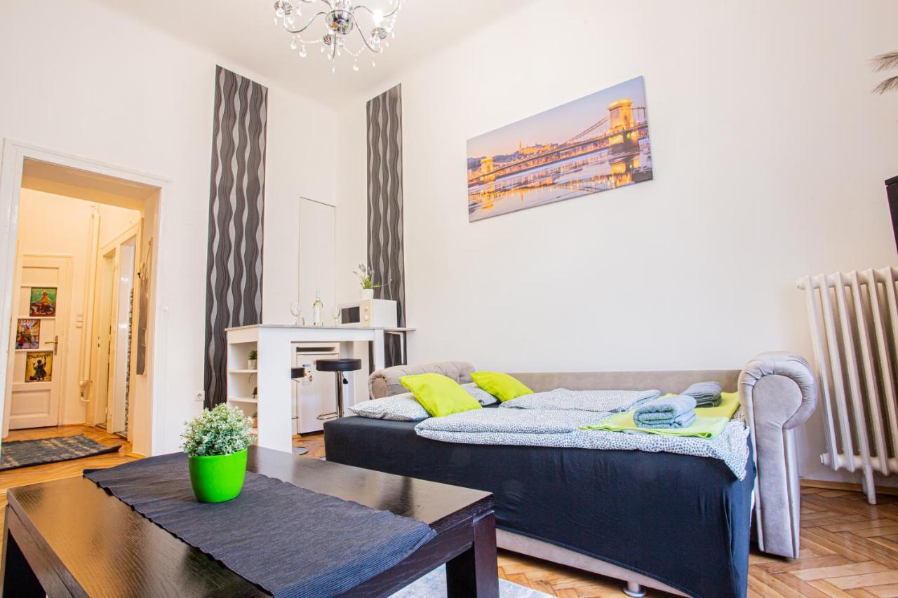 Vaci Street Apartment *