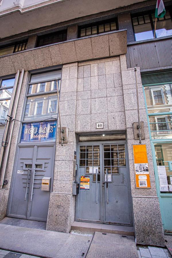 Vaci Street Apartment *