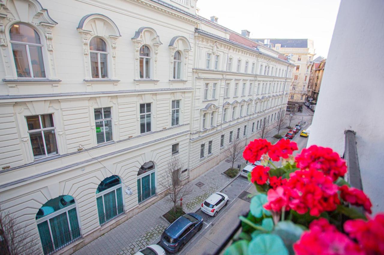 Apartment Vaci Street *