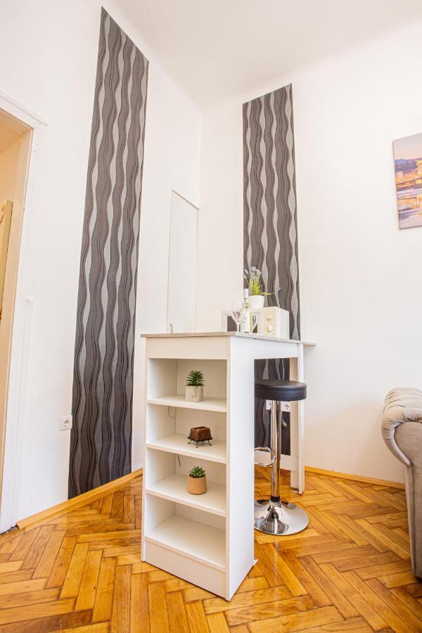 Vaci Street Budapeste