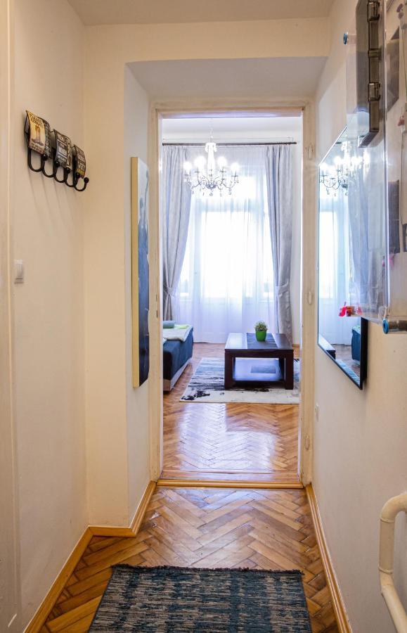 Vaci Street Budapeste